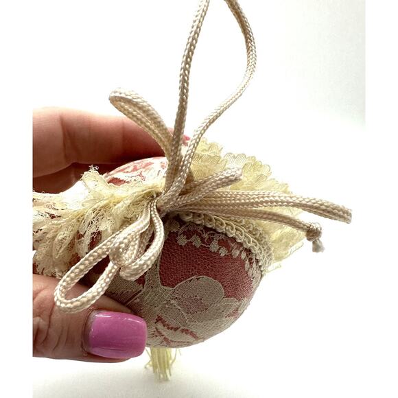 Victorian Louis Nichole 1983 CHRISTMAS BALL ORNAMENT with Beige Lace & Fringe - Picture 6 of 8